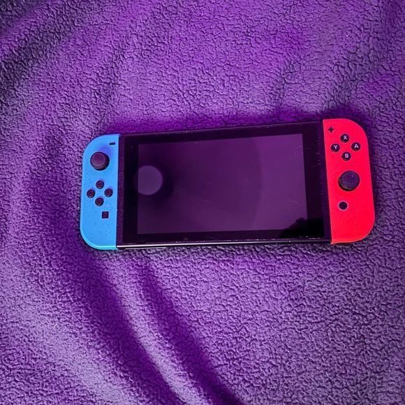 Nintendo switch - Picture 1 of 3